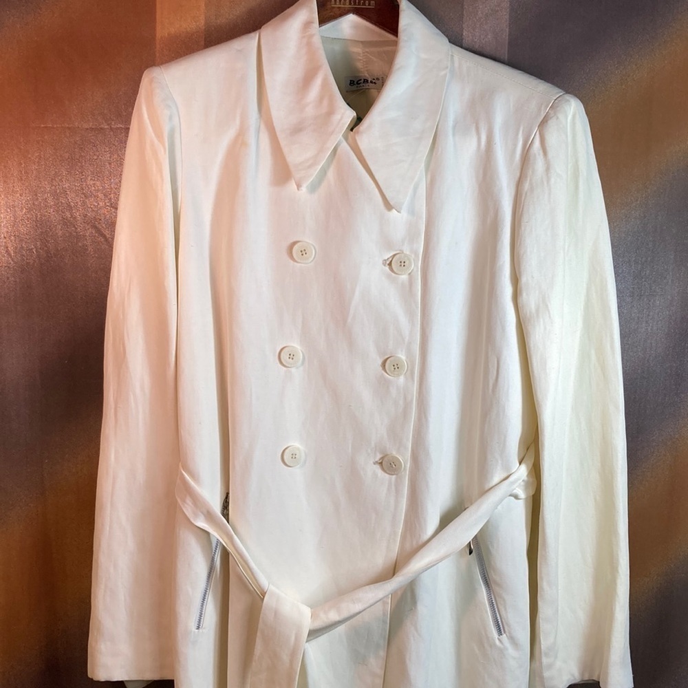 Vintage 90’s BCBG Paris overcoat. white Big shoulder pads L double breasted. W